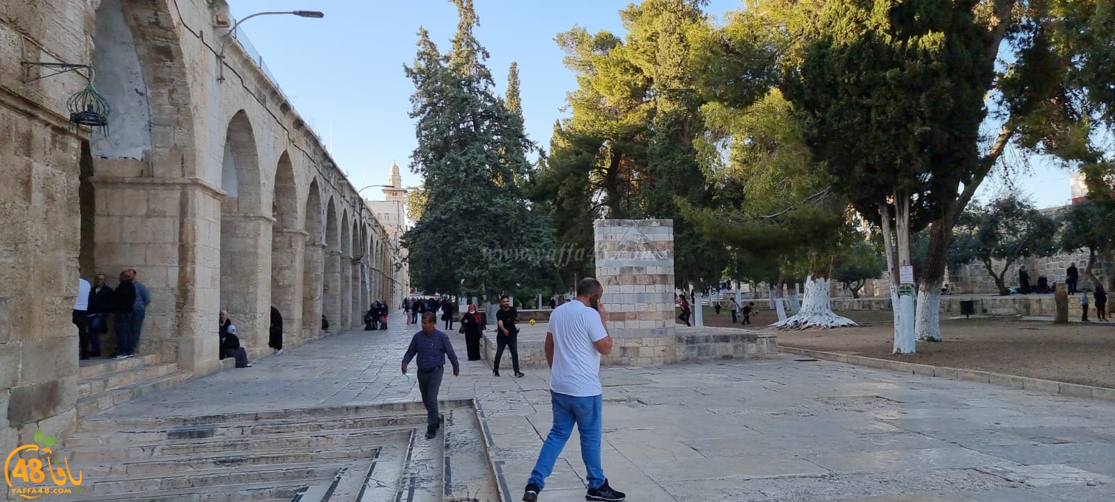  جولة في رحاب المسجد الأقصى قبيل موعد الافطار